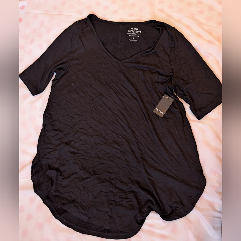 Torrid Super Soft Knits V-Neck Short Sleeve Shirt, 2XL Black NWT